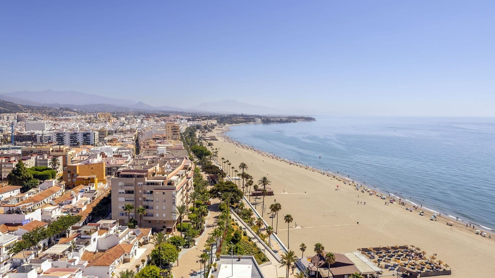 El Ayuntamiento de Estepona adjudica la instalación de pasarelas fijas y tarimas para las playas